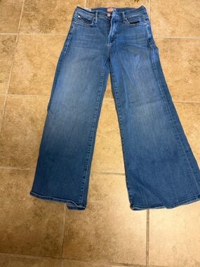 MOTHER The Twister Ankle Wide-Leg Jeans in Medium Blue Denim
